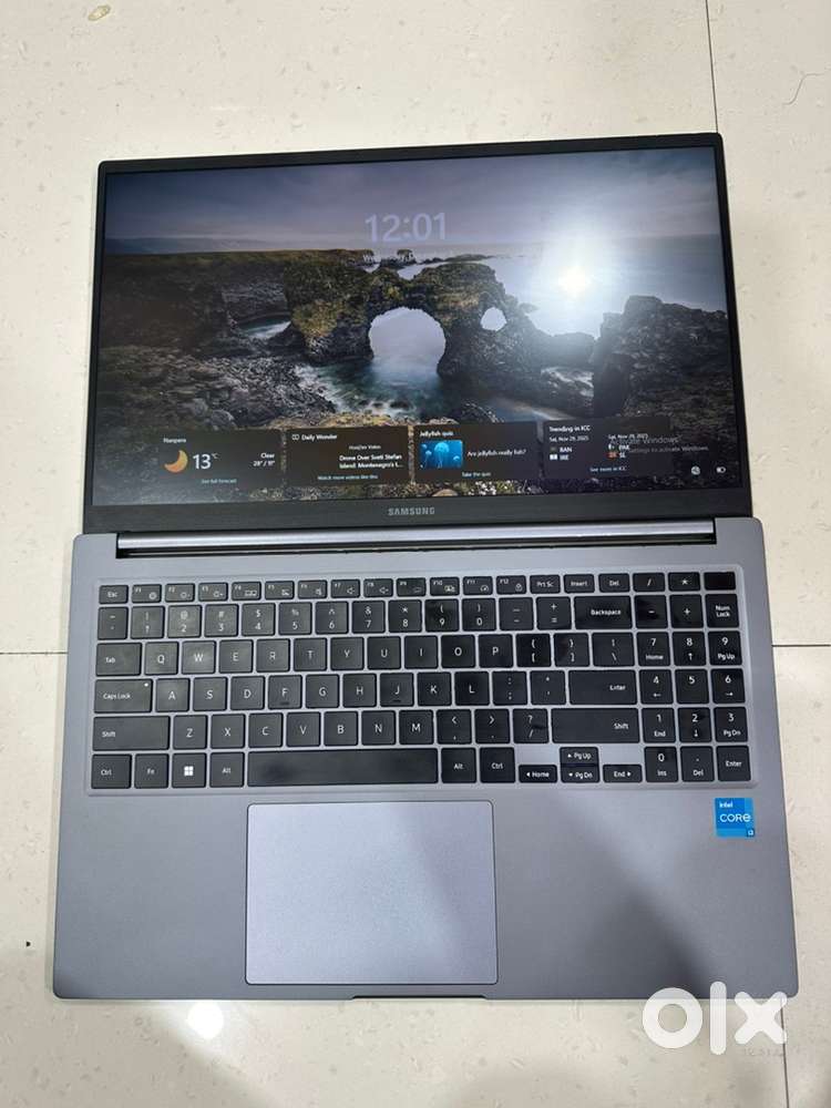 Samsung ka Laptop hai