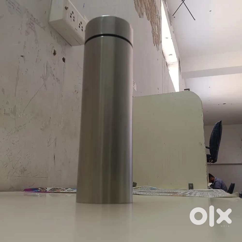 Silver bottle with temparature major glass