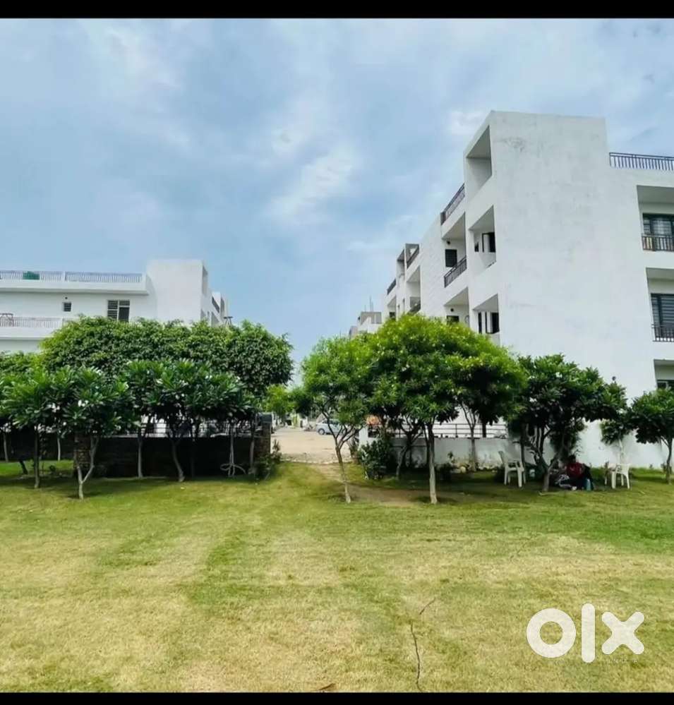 127 gaj 2bhk flat fully furnished only price 30.90L ready to move