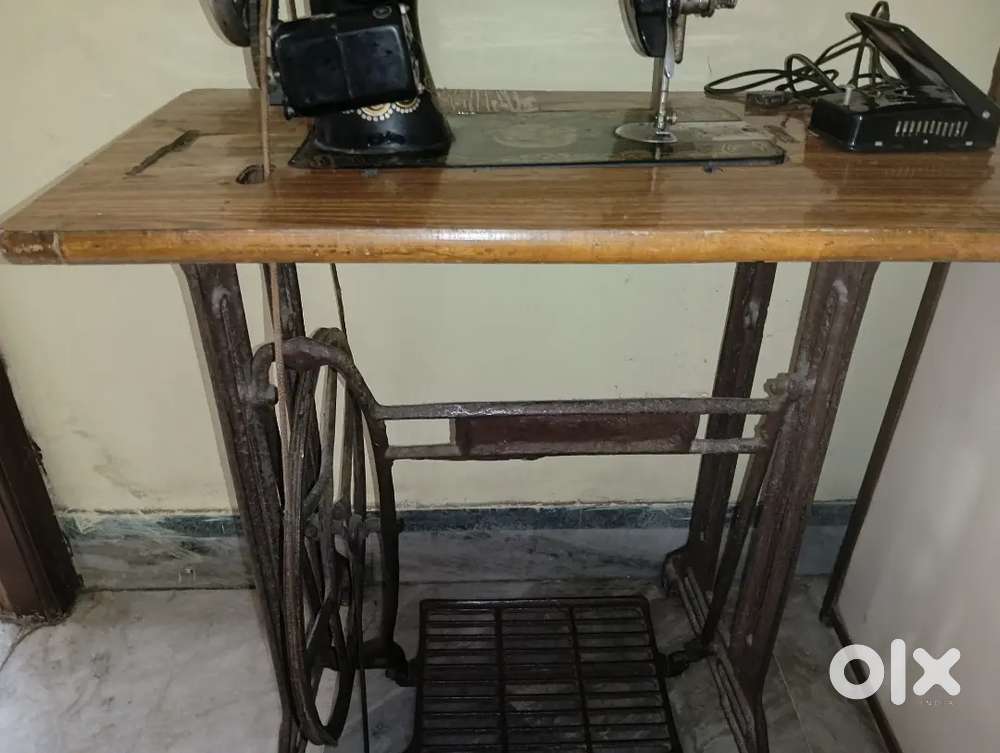 Sewing machine with motor