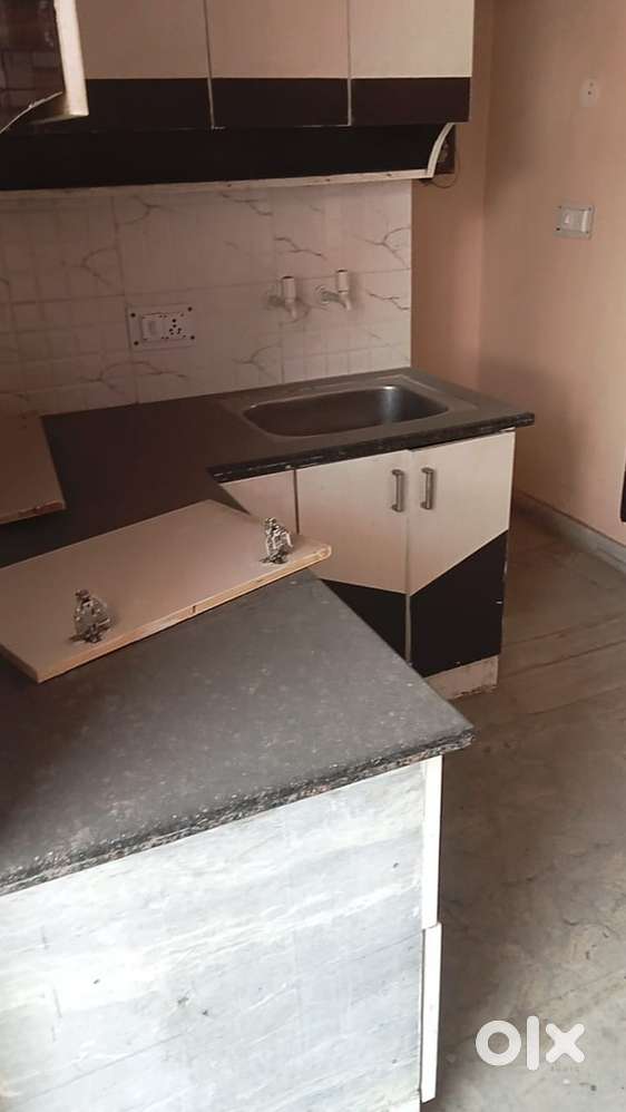 A beautiful floor is for rent in sec-7 near market area in Rs.12,000/-