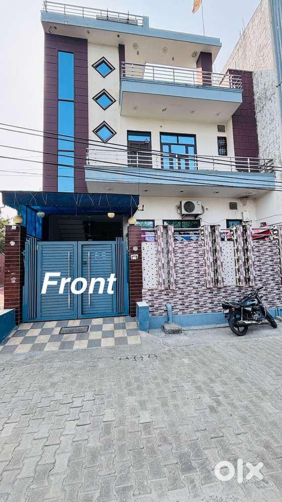 2 barroom 1 D room Lobby kitchen 2 Toilet back Gallery front gallery