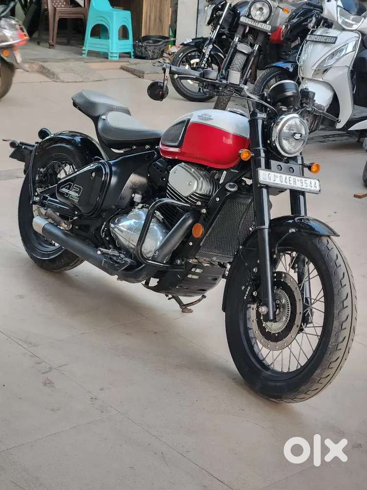 Jawa 42 Bobber(69999 ડાઉનપેમેનટ ભરીને બાકીની લોન થઈ જશે)