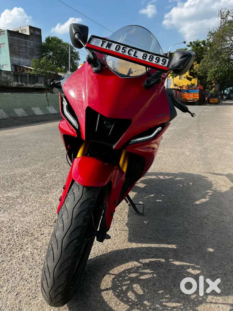 R15 v4 red
