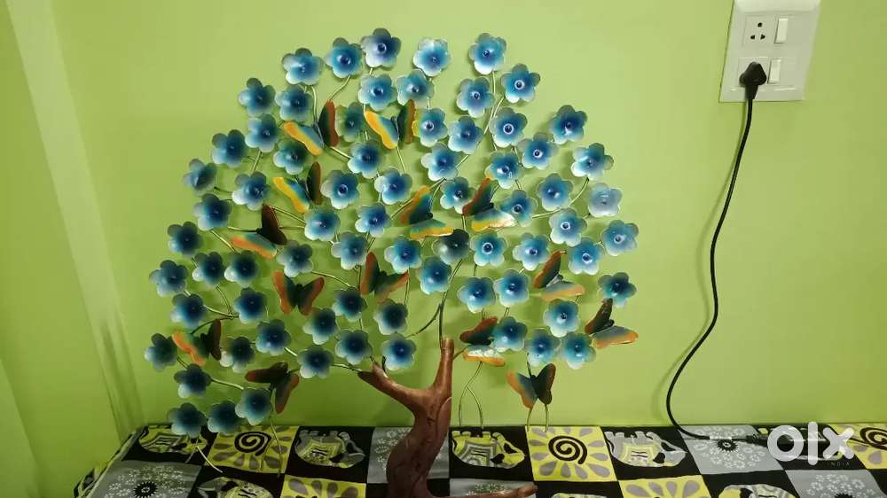 Beautiful iron tree showpiece