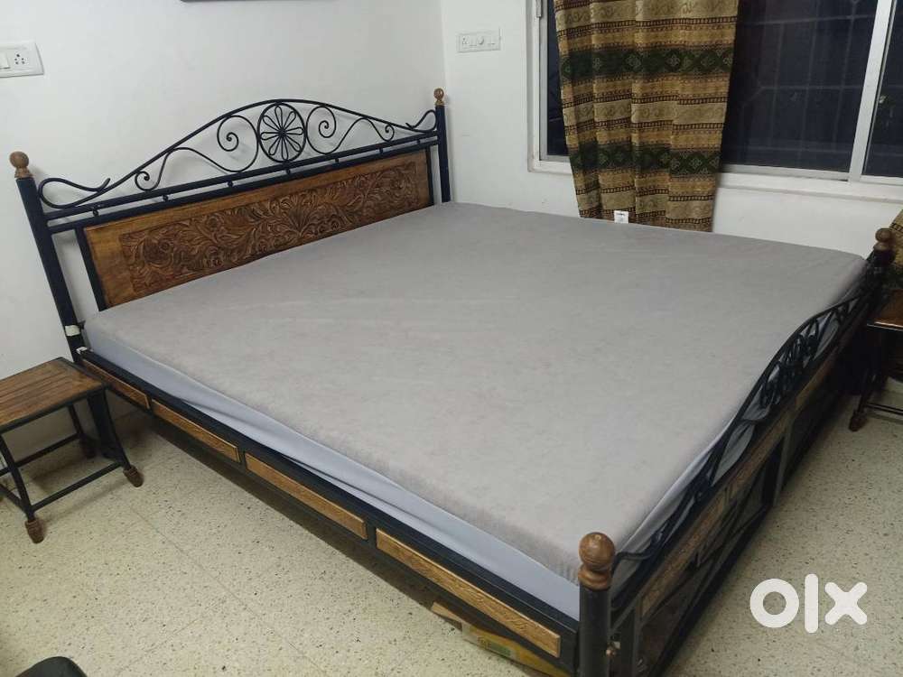 King Size Bed with Memory Foam Mattress