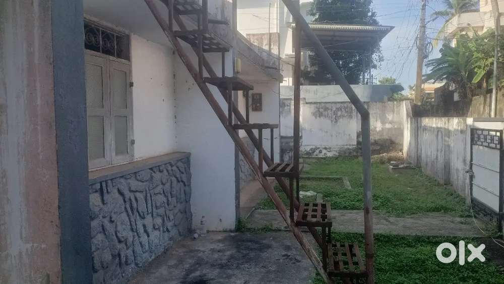 Residential area 5 cent old house kumarapuram