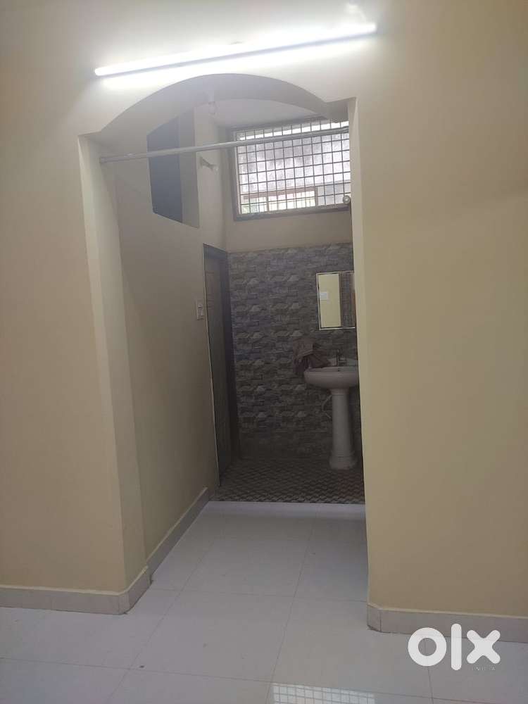 First floor 3bhk rent semifinished flat