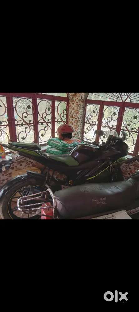 Yahama R15 V2 bike sell