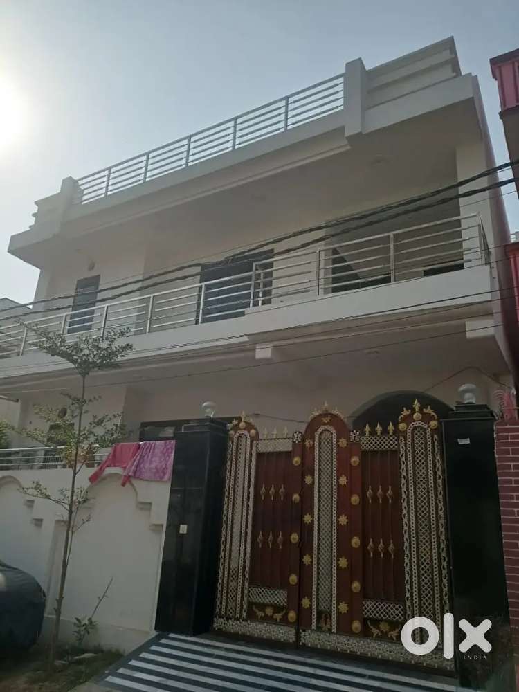 Large 4 bhk apartment for rent with 2 store rooms and marble flooring.