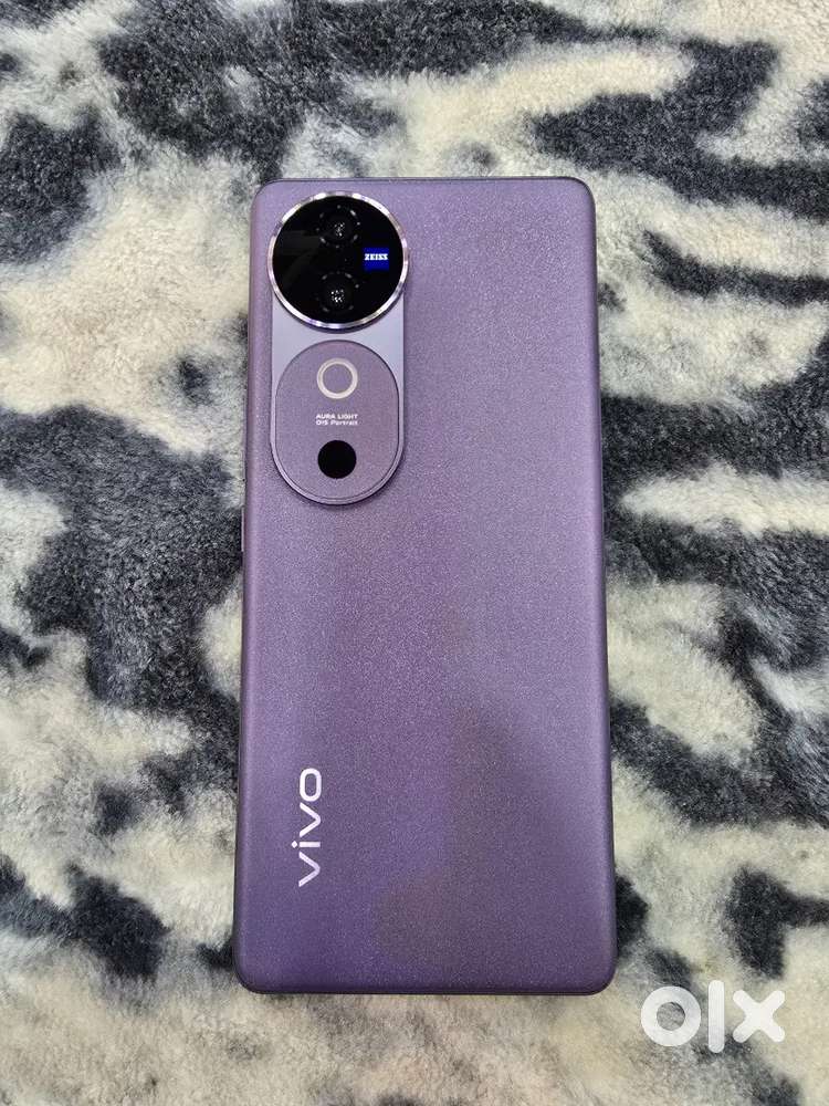 Vivo V40 128gb New Condition.. . Charger Bill