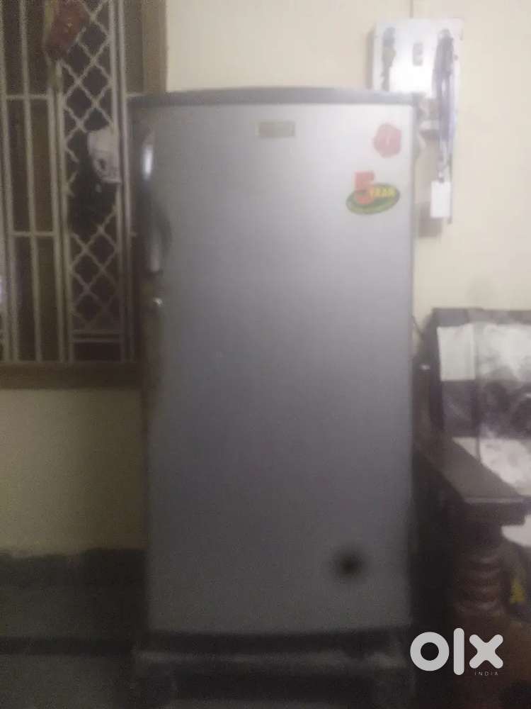 Electronic fridge this this fridge is very beautiful