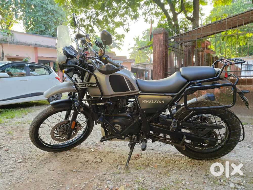 Single Hand use 1st Onwner bike 1 year RSA 1 free servicing left