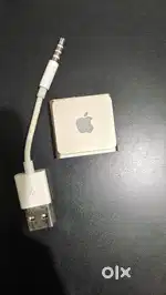Apple ipod shuffle version 2 with charger cable good mp3 music player