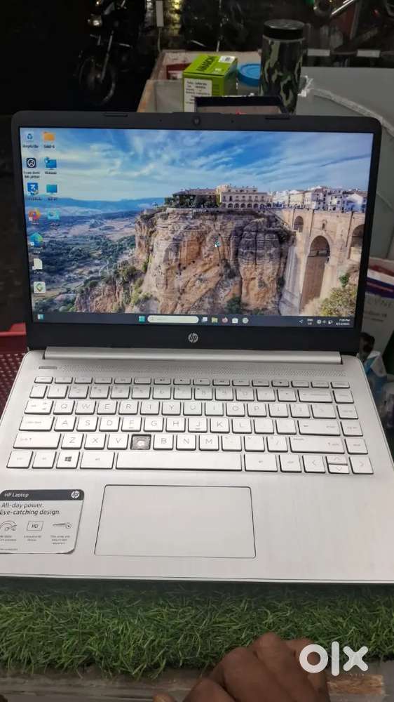 HP LAPTOP 12 generatio