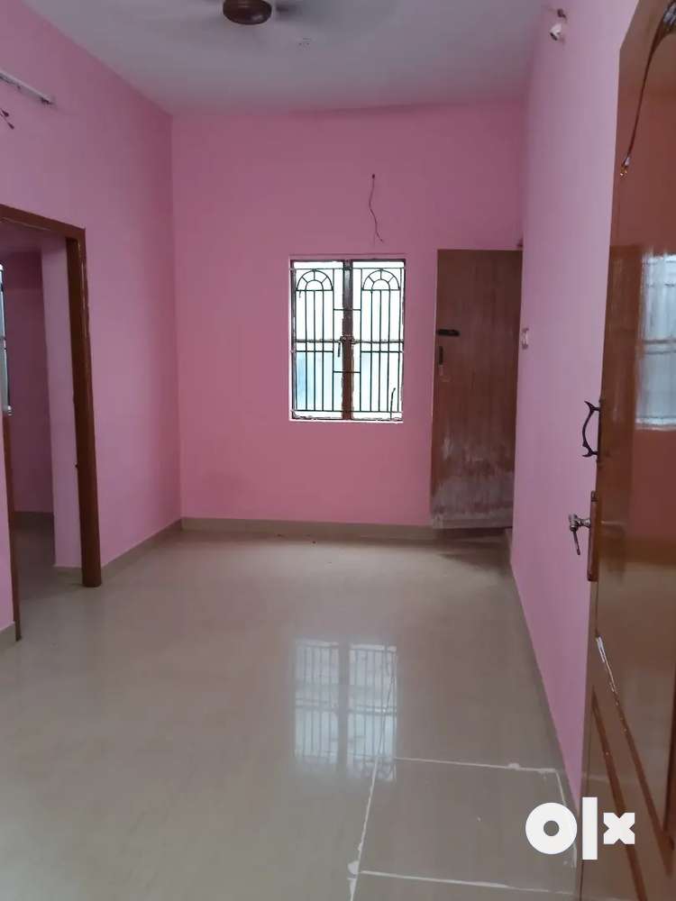 1 bhk house available for lease( available for godown purpose too)