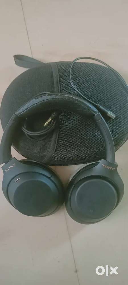 Sony WH-1000XM4 good condition best headphone