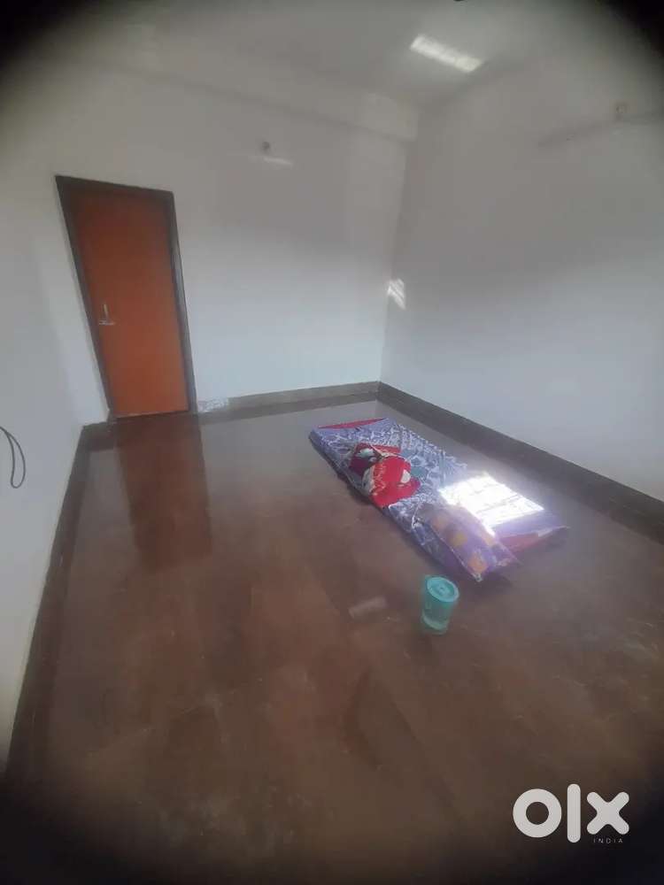 Sharing room Flatmate Ladies only