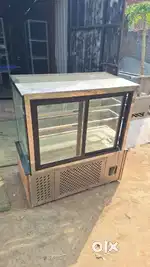 Restaurant display fridge