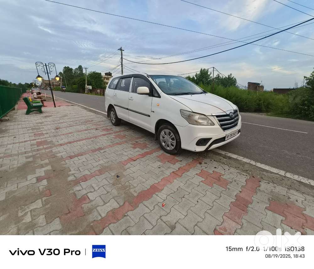 Toyota Innova 2012-2013 2.0 G (Petrol) 8 Seater BS IV, 2012, Diesel