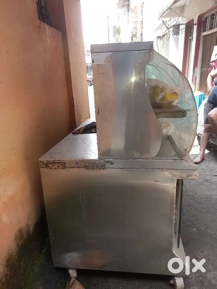 Very Good Condition Steel Counter with wheel mint Condition with glass