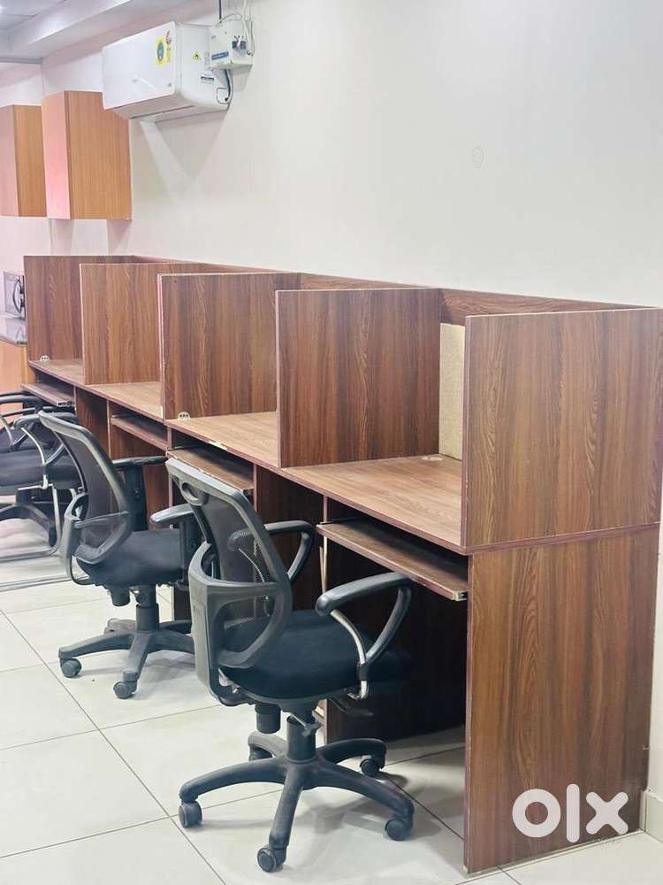 Fully Furnished Office CCC 10sitting +Cabin