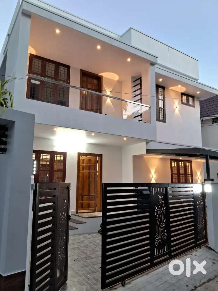 3 BHK NEW HOUSE FOR SALE IN AMBALAMUKKU KOWIDAR NEAR MAIN ROAD