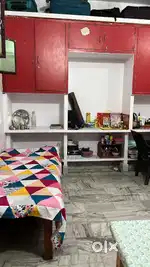 Khana bnane wali chaiye for Girl hostel