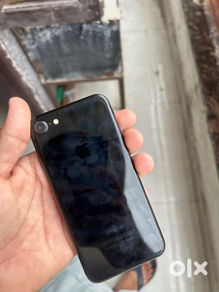 I phone 7 128 gb Showroom condition