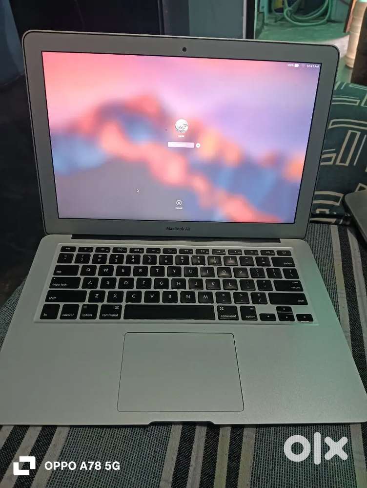 Apple laptop