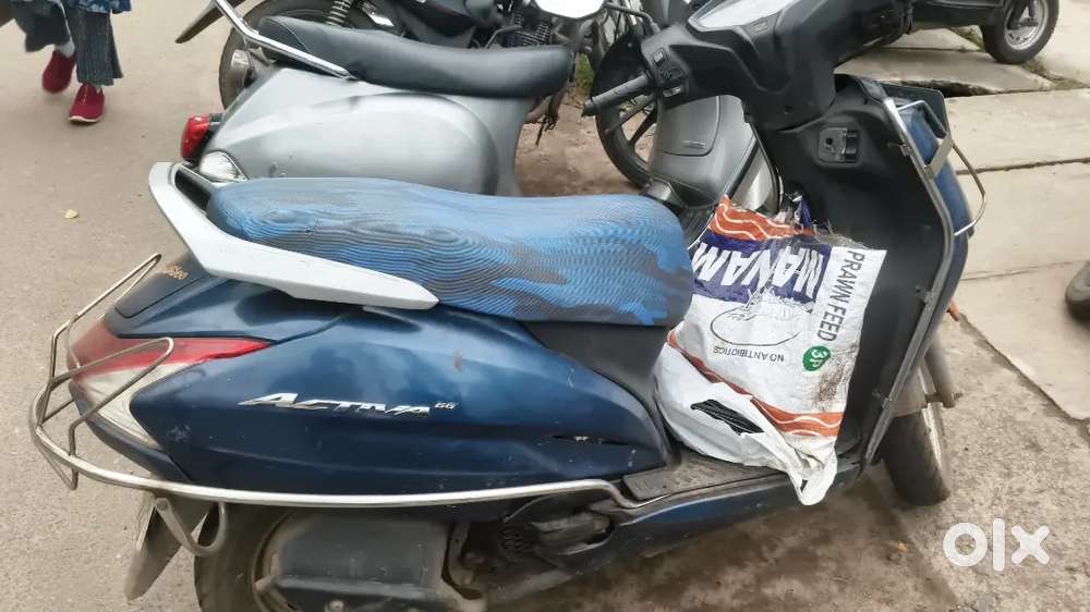 Activa 6g metalic blue 62,400 distance