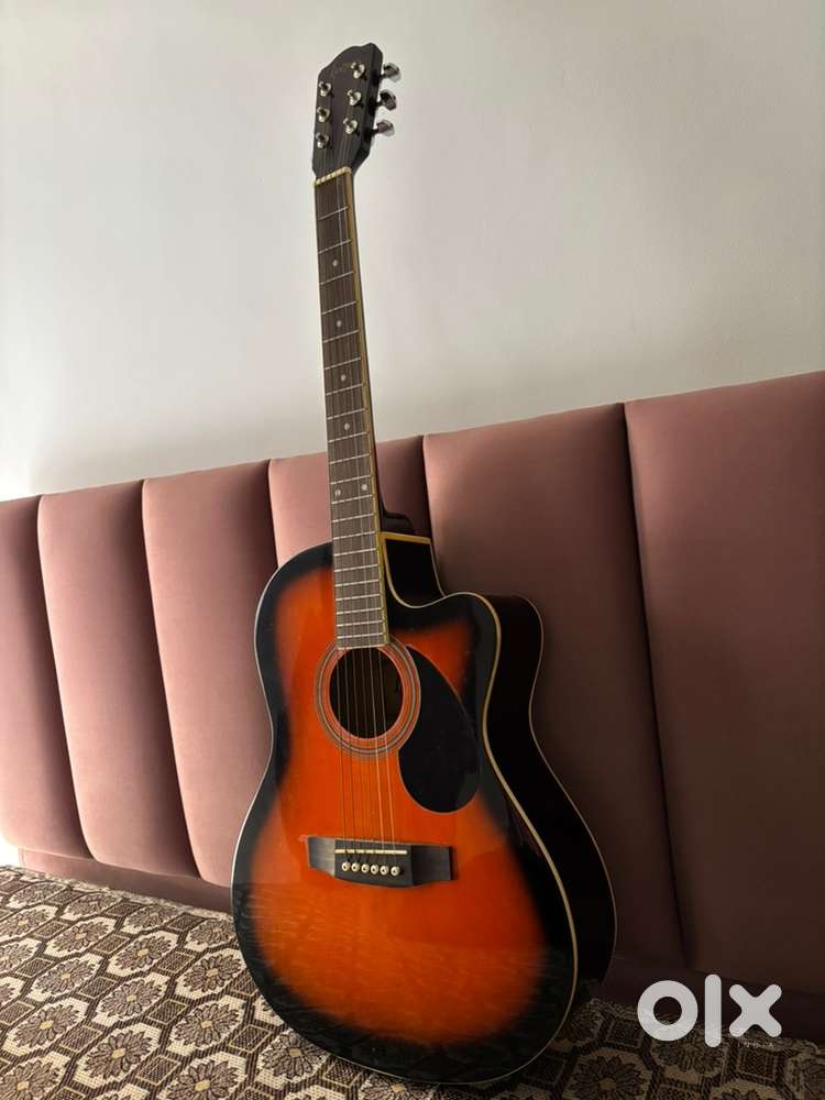 Guitar for sale with bag & plectrum