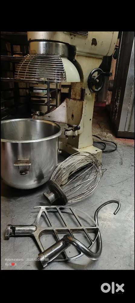 Bakery cake machine machine