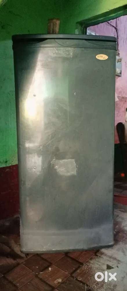 new condition fridge godrej koi kami nahi hai 190 liter koi kami nhi h