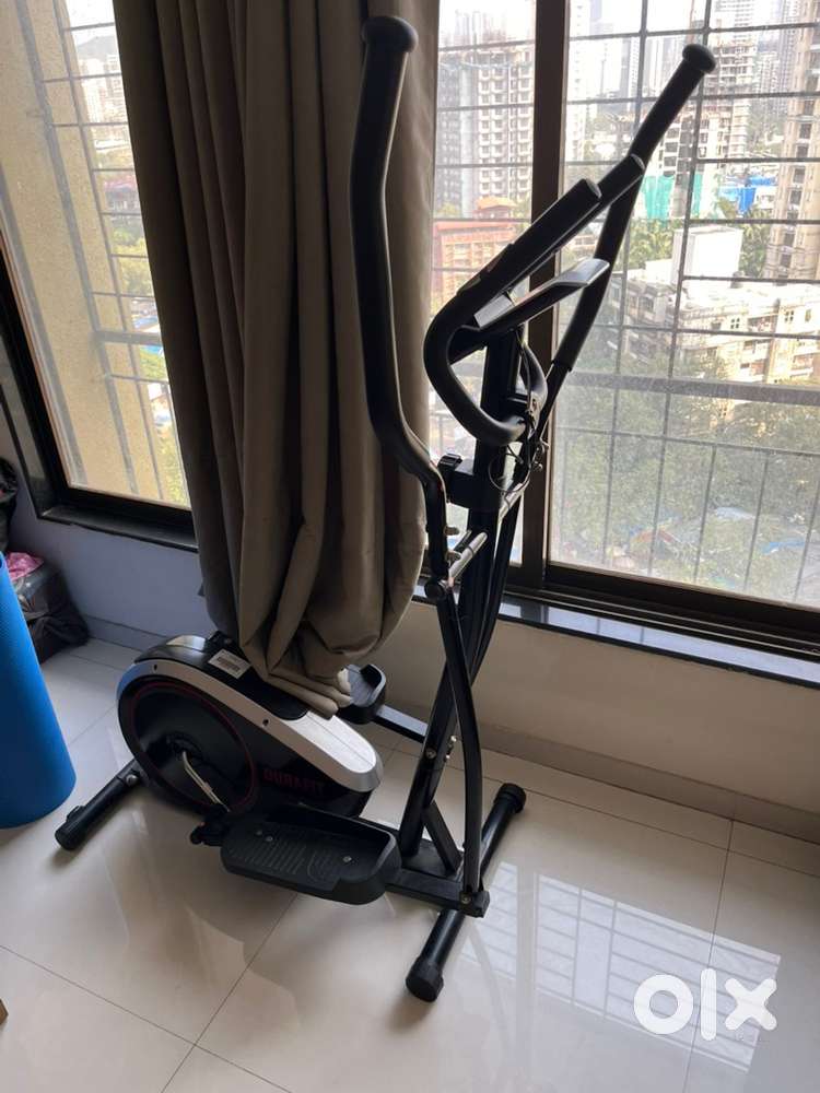 Eliptical cross trainer