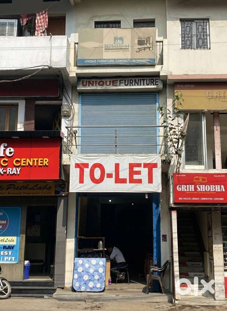 Premium Commercial Space on Main Road – 3-Storey Shop / Office