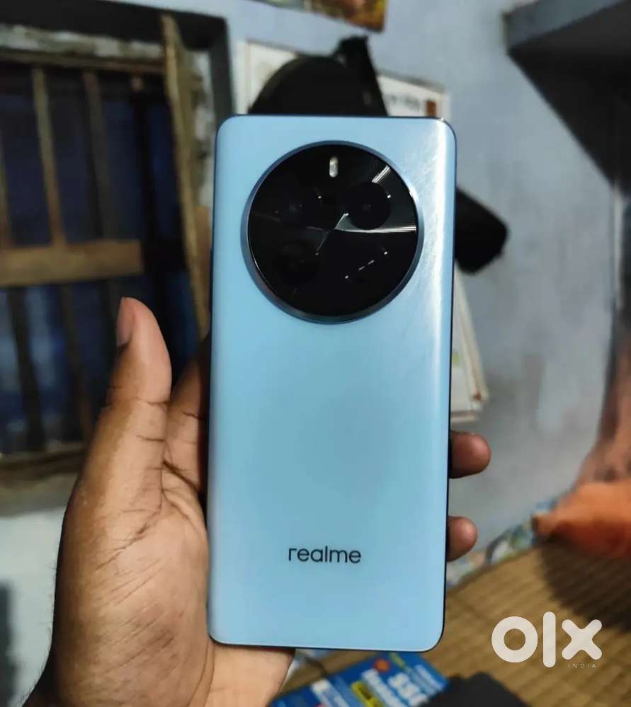 Realme p1 Pro 5g 10 month old hai money problem hai is liye sal kar ra