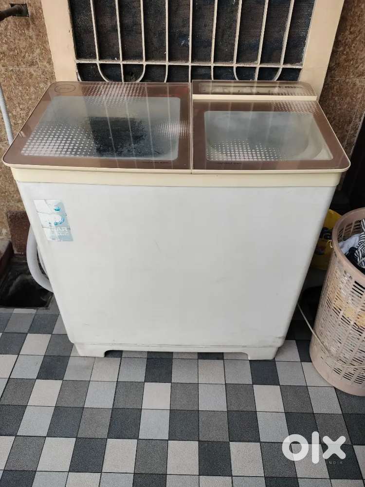 Godrej 8.0 kg very good condition semiautomatic washing machine