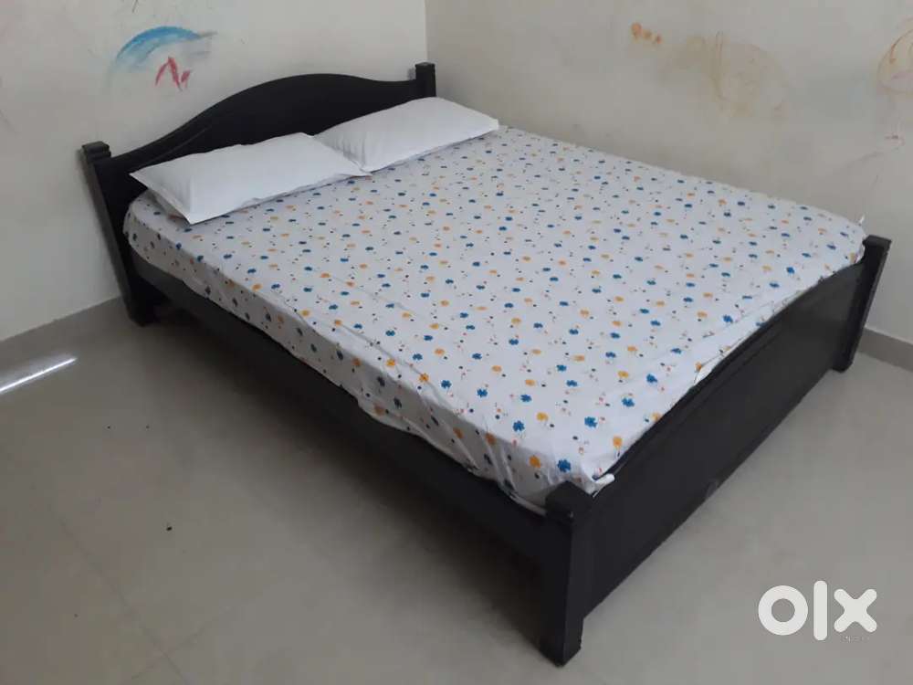 Cot and bed queen size