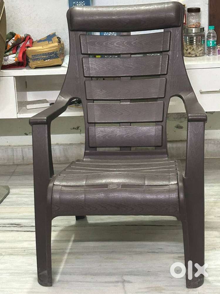Plastic Chairs, Glass Center Table