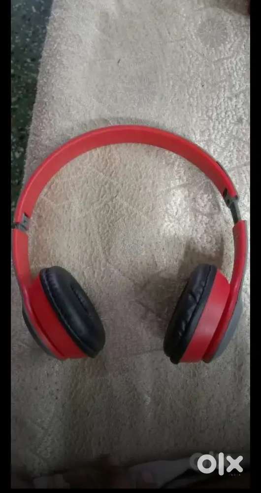 P47 headphone (broken/spare parts) grey colour ka jo hai