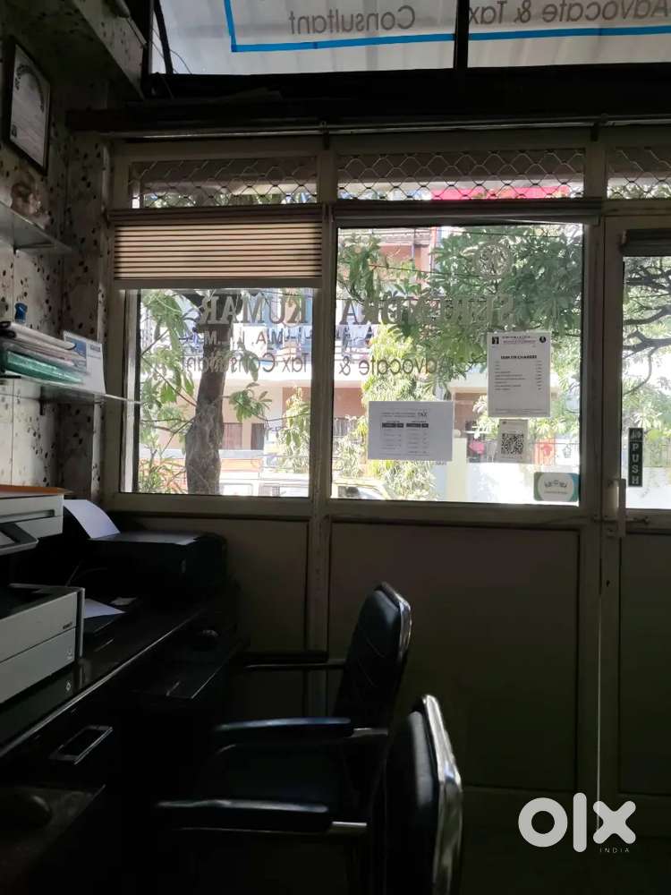 Office me sttaf ki jarurat hai girl and boye jo interested ho msg kare