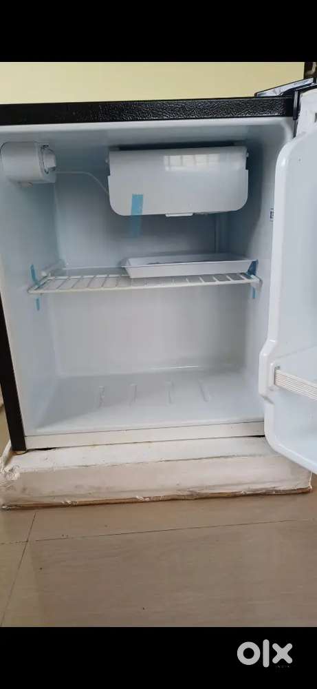 Croma Refrigerator- 45L