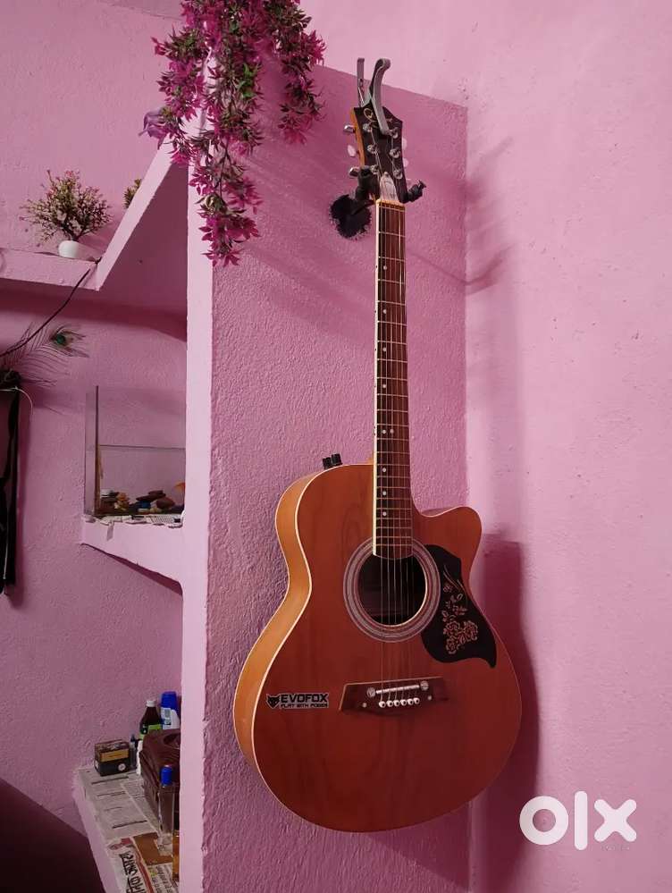Guitar new 1month use