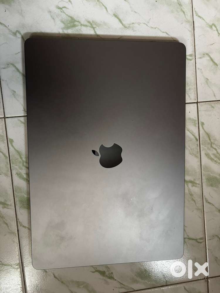 Mac book air m2 15.4 inch 2023 model