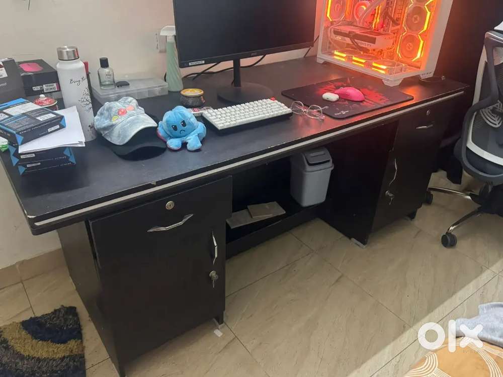6×2.5 ft Office & Desktop table for sale