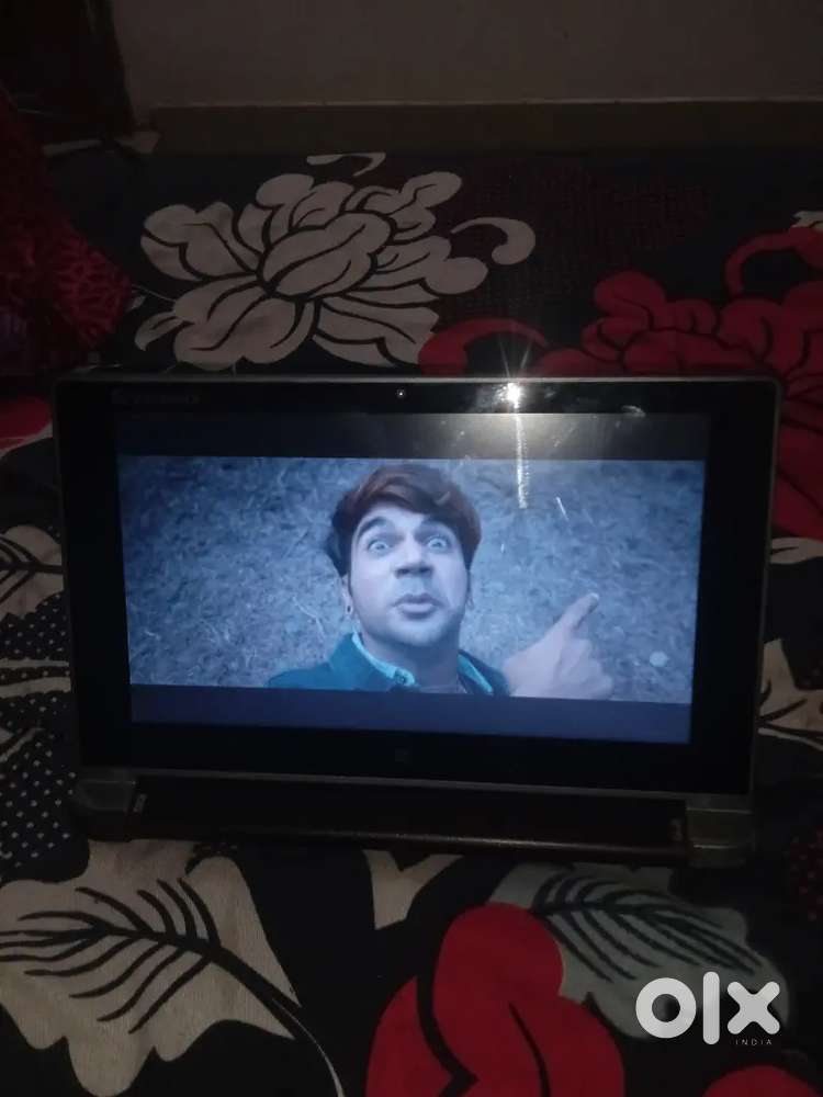 Tuch screen lenovo laptop  2 gb ram 320 ssd