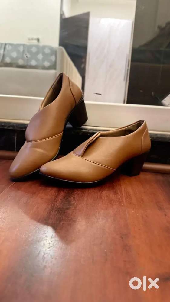 Pointed Toe block pumps