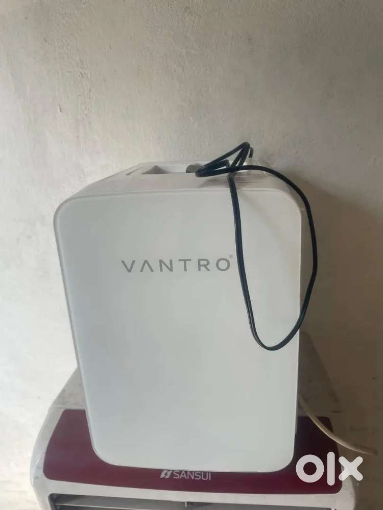 Unused VANTRO R10 mini fridge -hot &cold /car nd home use