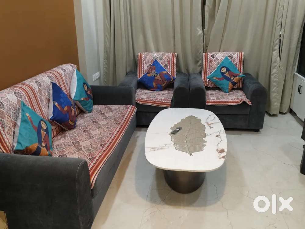 Comfortable 3+1+1 Sofa set in Excellent condition